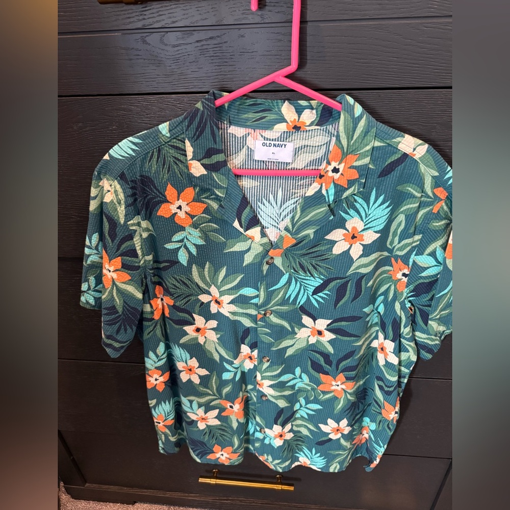 Old navy Hawaiian pattern xl shirt sleeve shirt